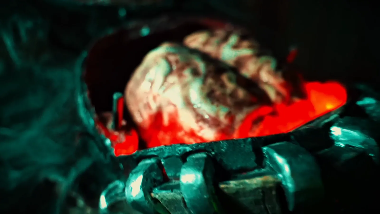 A brain glowing red in its holder in Frankenstein Resurrection
